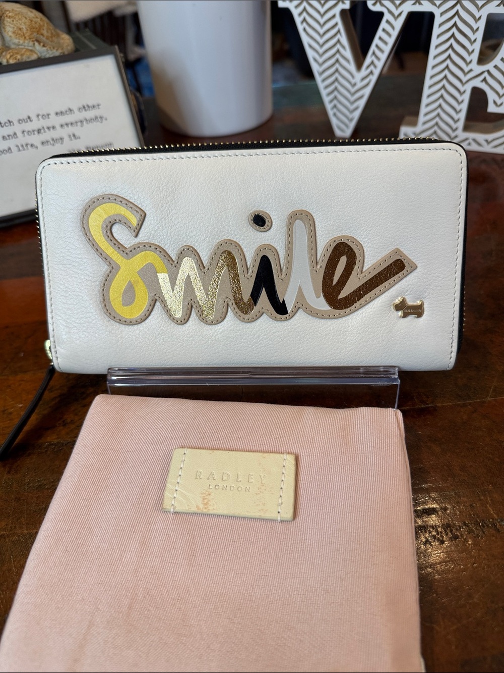 🙏RADLEY LONDON White Zip Wallet with Multicolor 'Smile' Appliqué